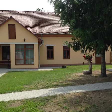 Althaus Vendeghaz Πανσιόν